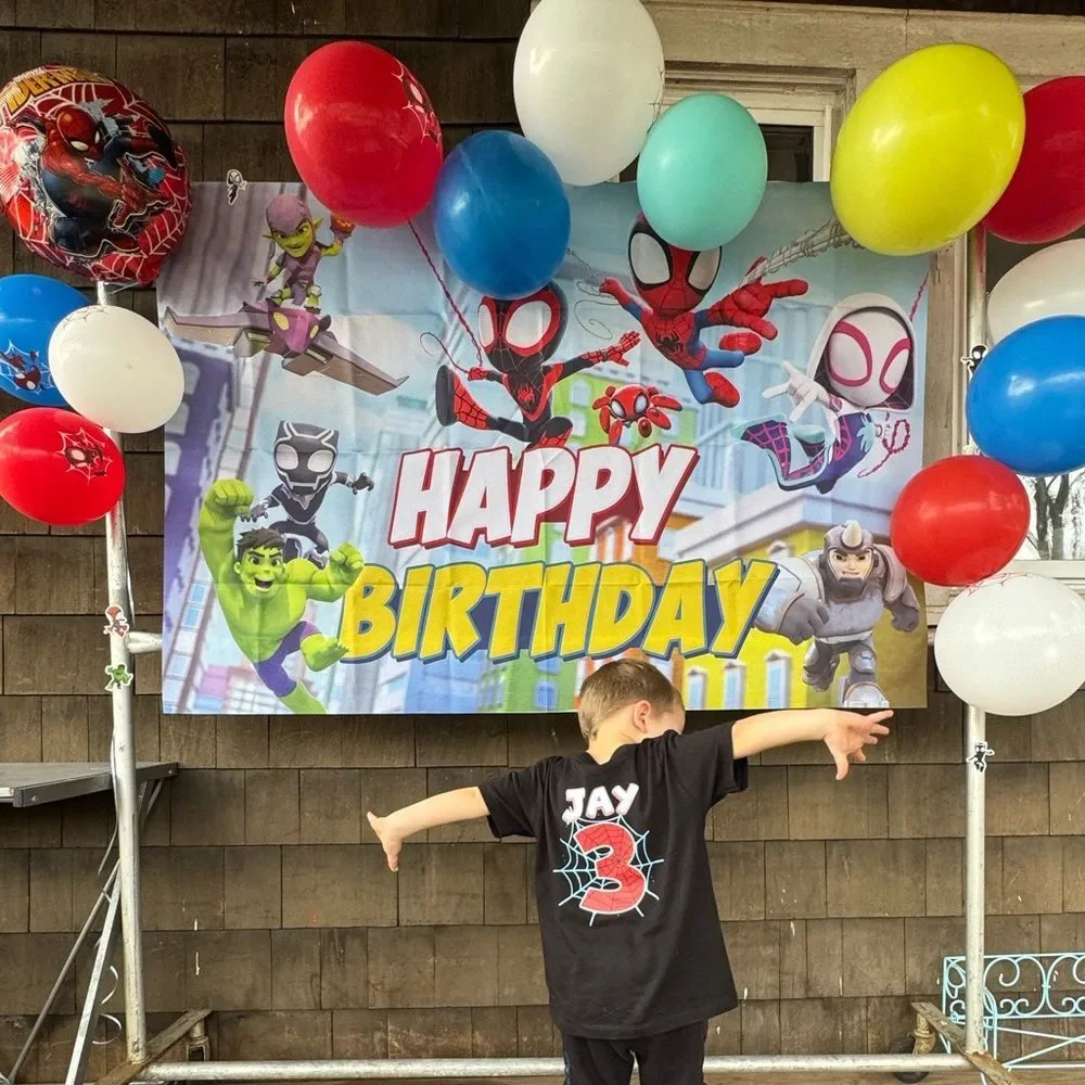7 piece Spider-Man Themed Birthday Party Supplies Set